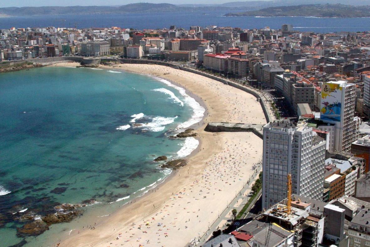 Primera Linea De Playa De Riazor A Coruna Exterior photo